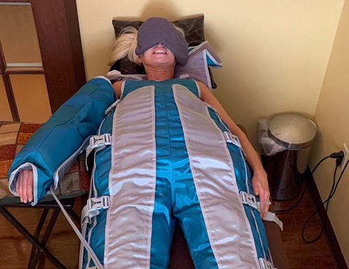 Like a spacesuit, the Pressotherapy provides lymphatic drainage, with many health benefits.